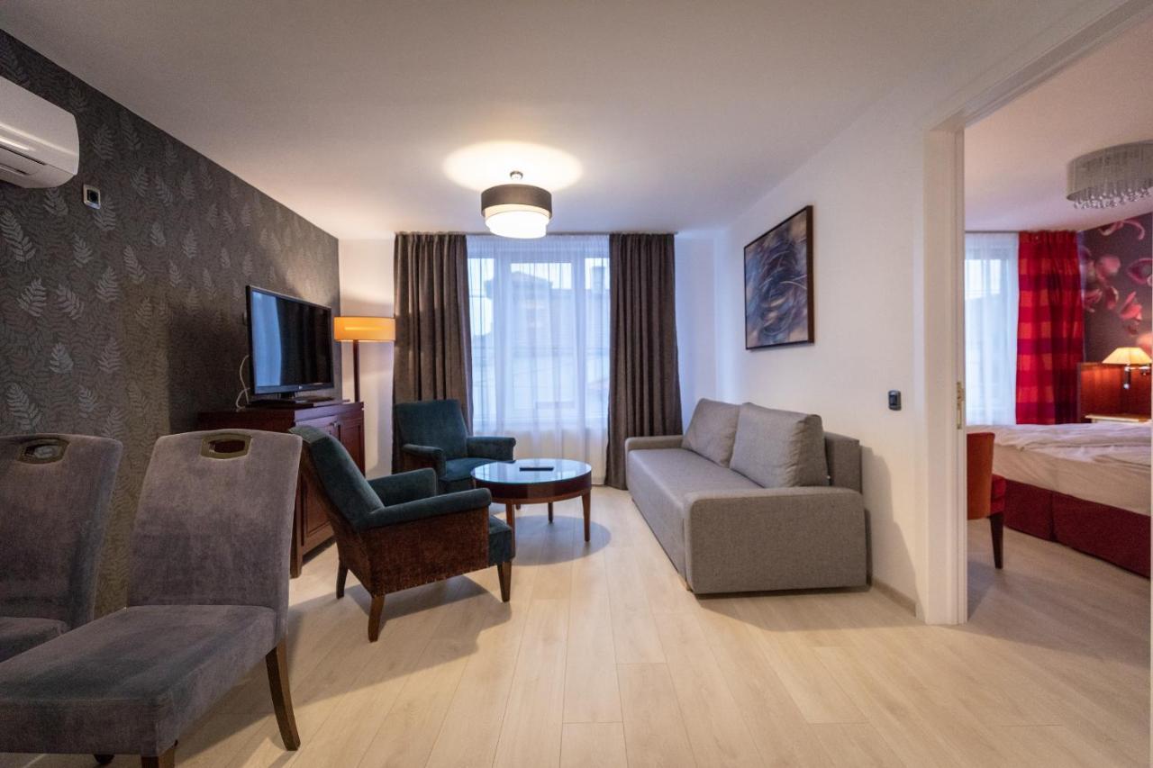 Derby Apart Hotel Alba Iulia Exterior foto