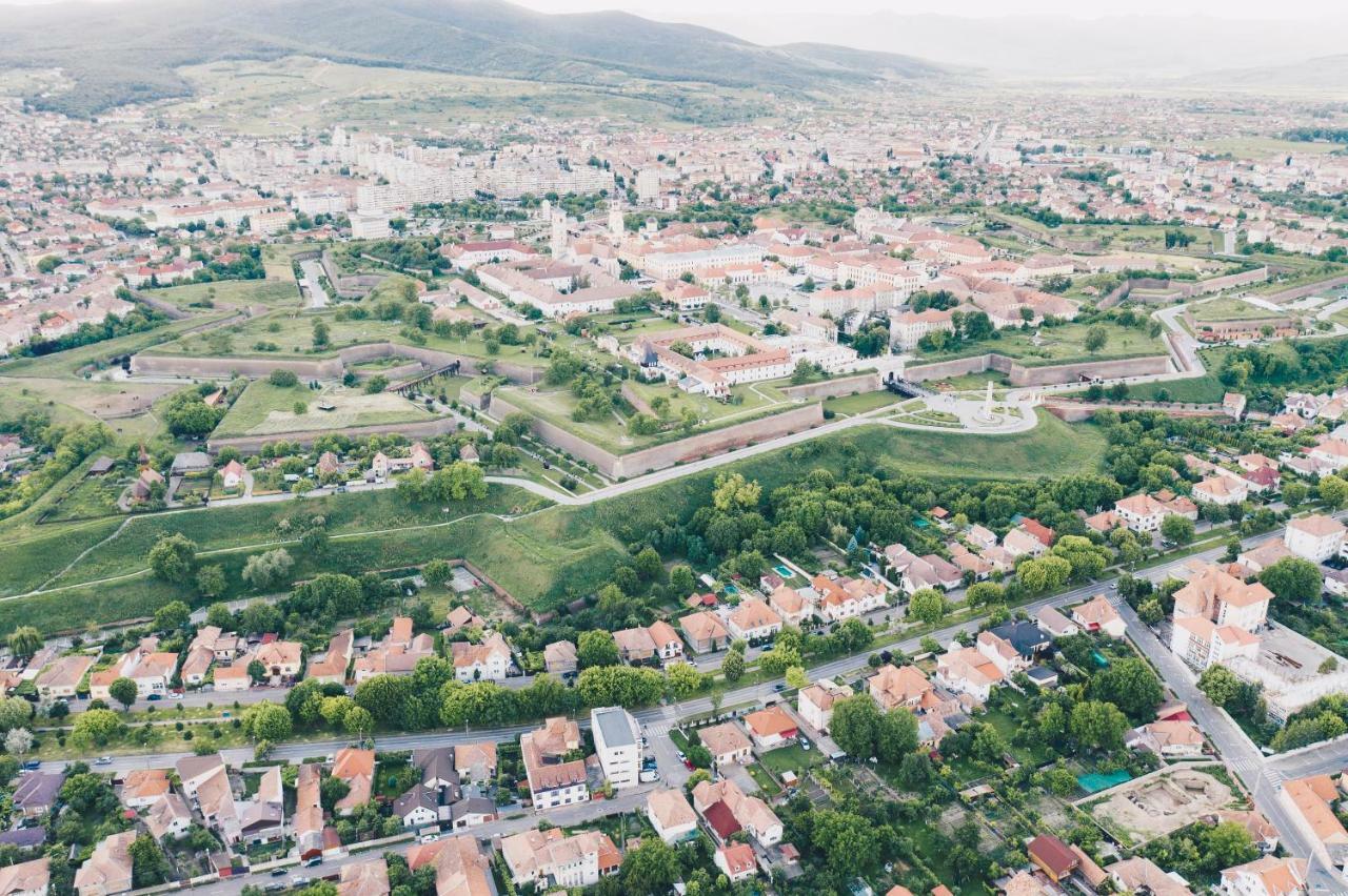 Derby Apart Hotel Alba Iulia Exterior foto