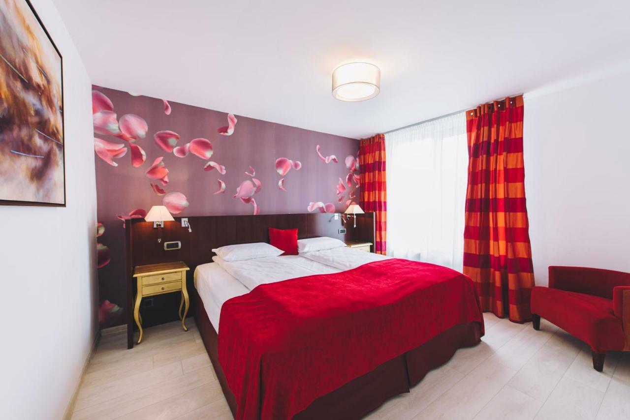 Derby Apart Hotel Alba Iulia Exterior foto