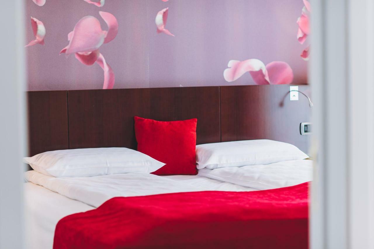 Derby Apart Hotel Alba Iulia Exterior foto